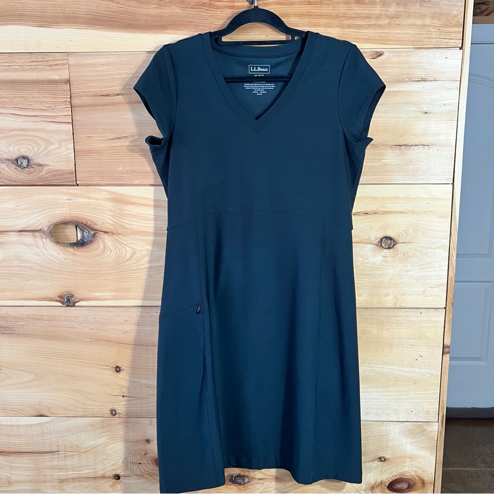 L.L. Bean Black V-Neck Fitness Dress Size M Fit & Flare Activewear Sporty Comfy